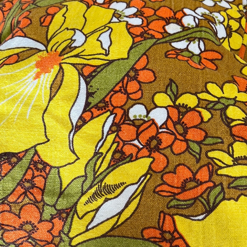 Vintage 60s 70s Round Tablecloth